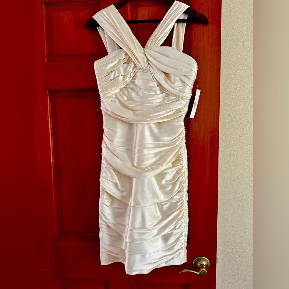Carmen Marc Valvo Elegant Silk Cream Strapless Dress